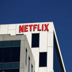 شركة نتفليكس تعتزم الاستحواذ على ورنر بردرز