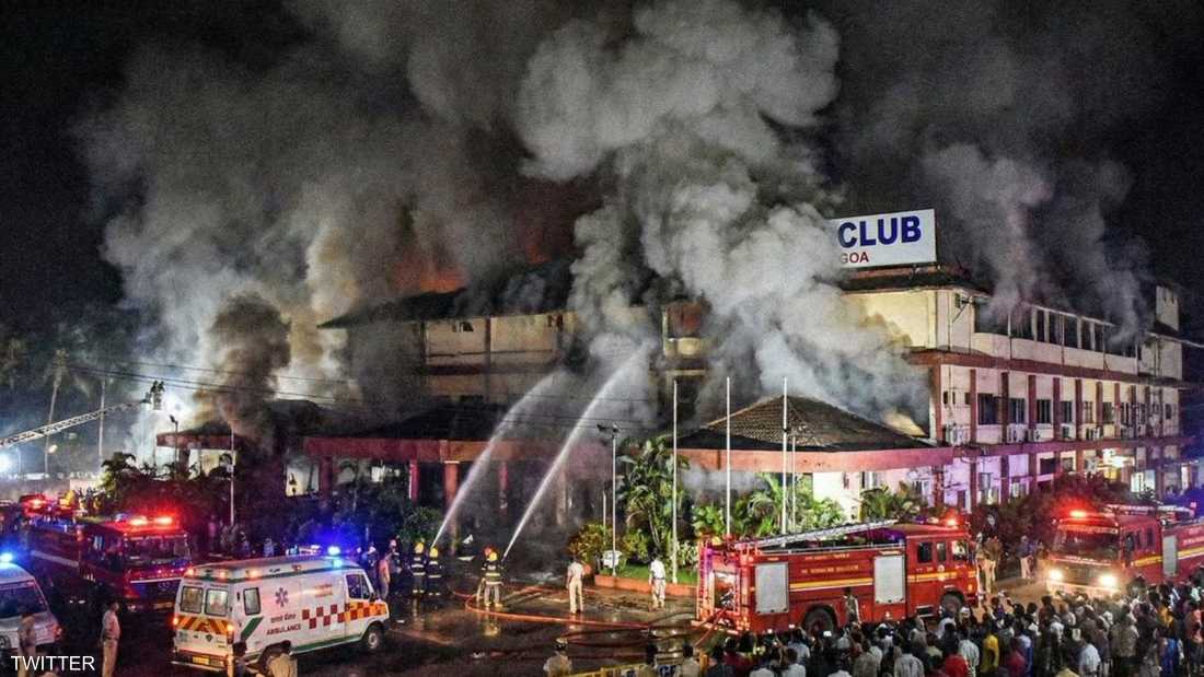 فرق الإطفاء والإسعاف في موقع الحريق