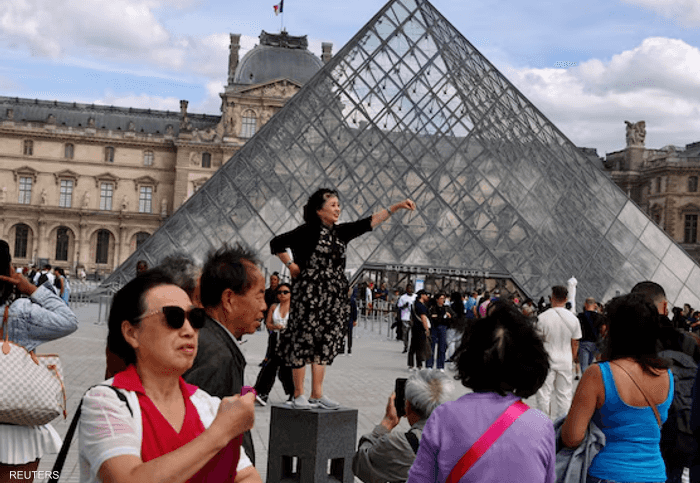 وقع الحادث بعد أسابيع فقط سرقة جريئة لمجوهرات التاج من اللوف