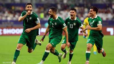 فرحة عمر خربين بتسجيله هدفا في مرمى قطر