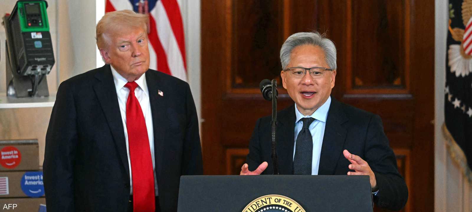 الرئيس الأميركي دونالد ترامب مع رئيس إنفيديا جنسن هوانغ