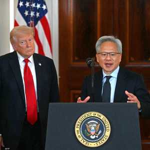 الرئيس الأميركي دونالد ترامب مع رئيس إنفيديا جنسن هوانغ