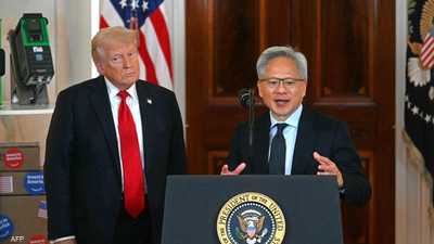 الرئيس الأميركي دونالد ترامب مع رئيس إنفيديا جنسن هوانغ