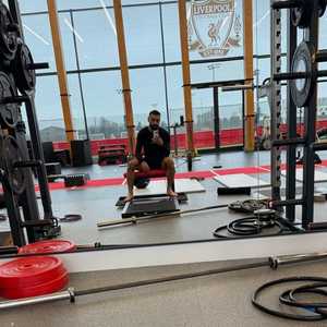 محمد صلاح وحيدا في صالة التدريب