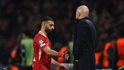 تقرير يكشف موقف لاعبي ليفربول من صراع صلاح وسلوت