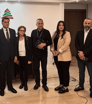 الوزير بول مرقص مستقبلا عائلة المصور سمير كساب