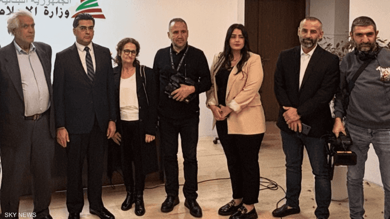 الوزير بول مرقص مستقبلا عائلة المصور سمير كساب