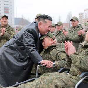 أشاد كيم بضباط وجنود الفوج 528 بالجيش