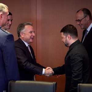 زيلينسكي التقى مبعوثي واشنطن في برلين