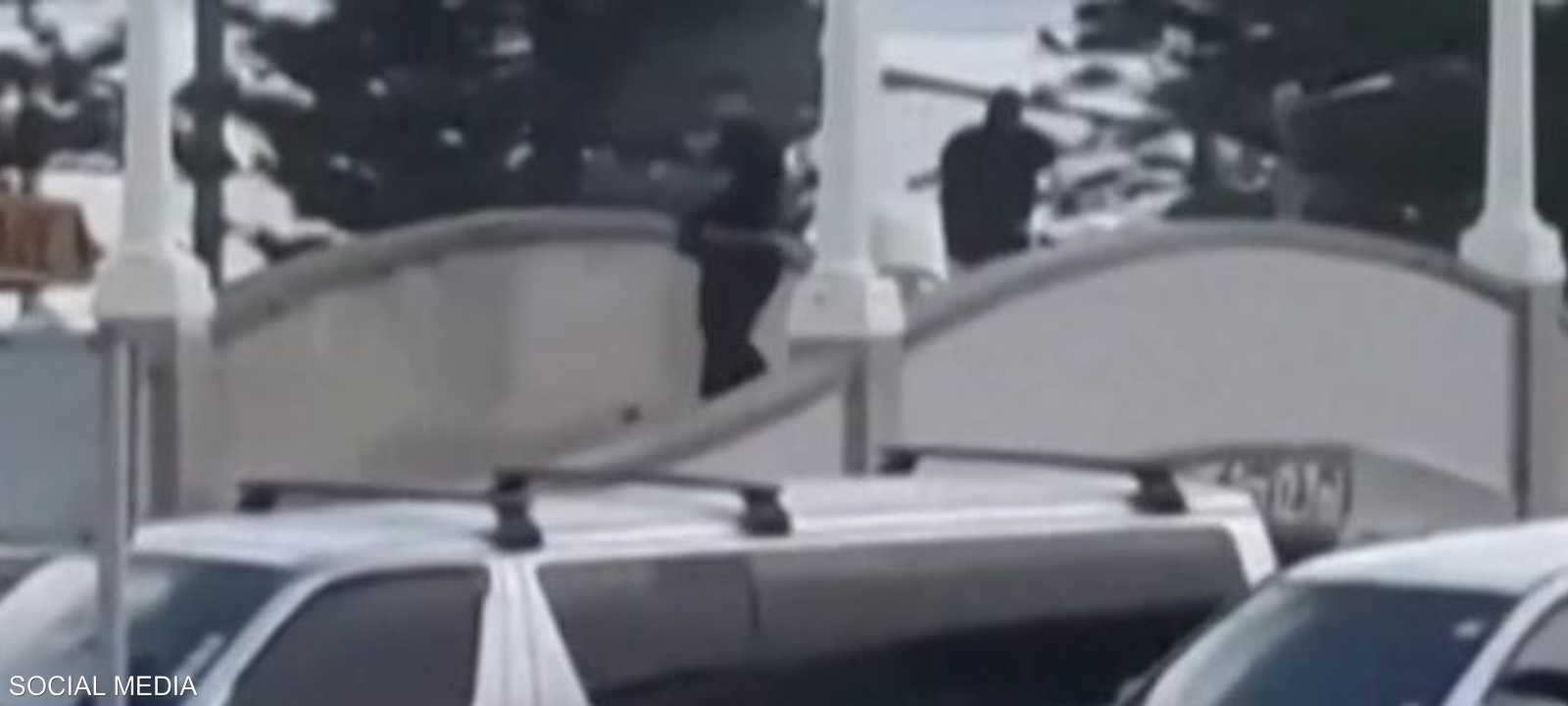 هجوم سيدني نفذه مسلحان هما أب وابنه