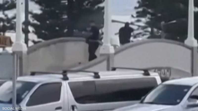 هجوم سيدني نفذه مسلحان هما أب وابنه