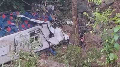 الحافلة سقطت في واد عميق