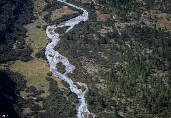 نهر جليدي في سويسرا