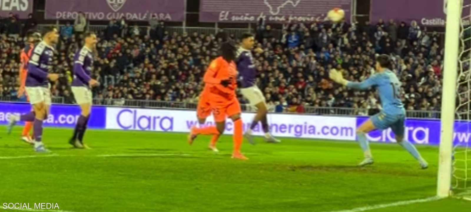 من المباراة بين الفريقين