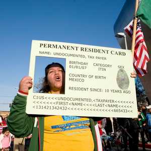 علق ترامب برنامج قرعة "غرين كارد"