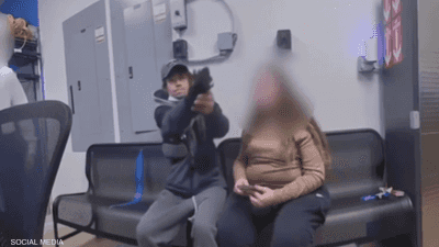 تدخل موظف أمن في المتجر وحاول شل حركة المشتبه به