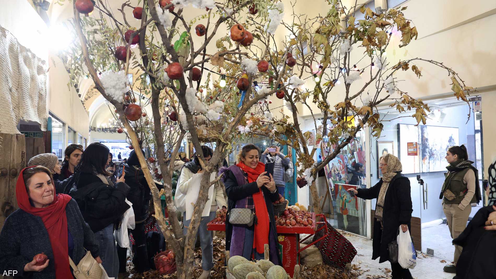 أقدم أعياد الشتاء في إيران يصطدم بأزمة الغلاء والركود 