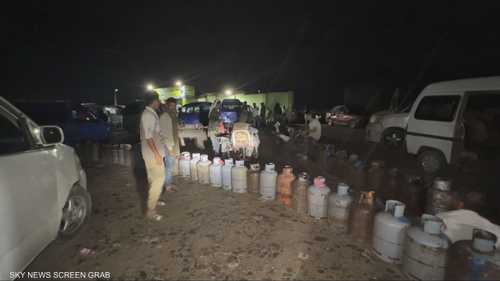 عدن.. أزمة الغاز تدخل أسبوعها الثالث وتفاقم معاناة المواطنين