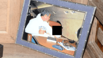 صور صادمة في ملفات إبستين.. "سلوك مريب" مع قاصرات