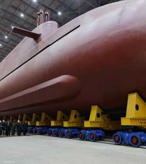 كيم جونغ أون يتفقد الغواصة الجديدة التي تعمل بالطاقة النووية