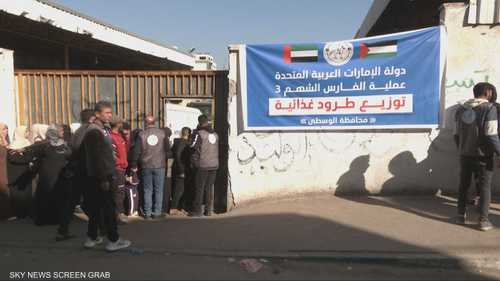 عملية "الفارس الشهم 3" تسلم مواد غذائية لسكان دير البلح