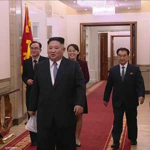 كيم تشانغ سون (يمين) برفقة الزعيم كيم جونغ أون