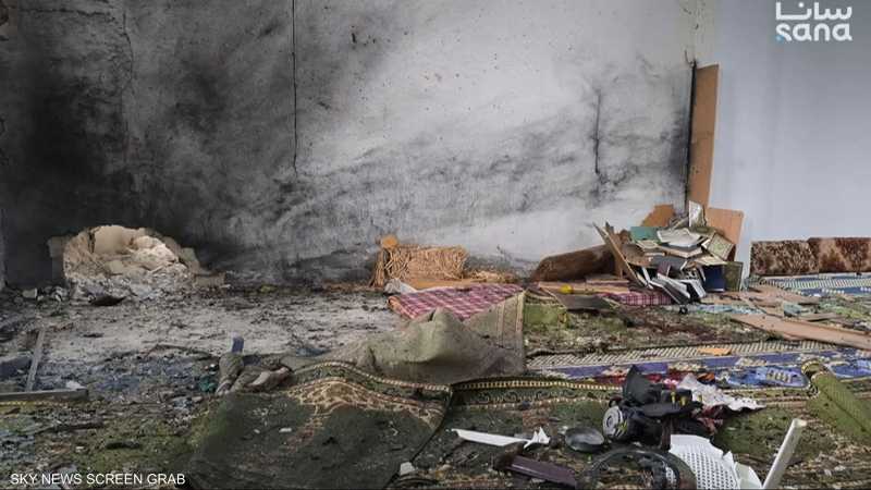 قتلى وجرحى بانفجار داخل مسجد في حمص