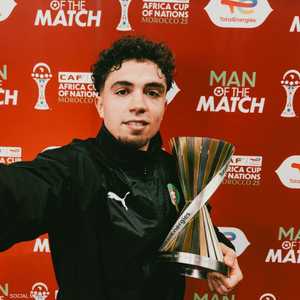 نائل العيناوي يفوز بجائزة أفضل لاعب في مباراة المغرب ومالي