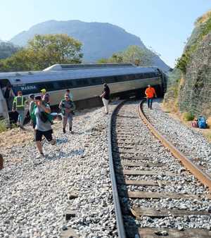 القطار خرج عن مساره وانقلب