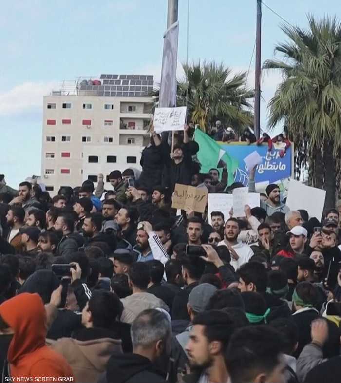 مظاهرات الساحل.. تحديات الحكومة السورية لحماية السلم الأهلي