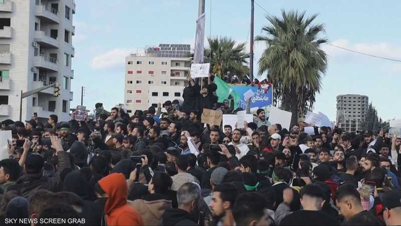 مظاهرات الساحل .. تحديات الحكومة السورية لحماية السلم الأهلي