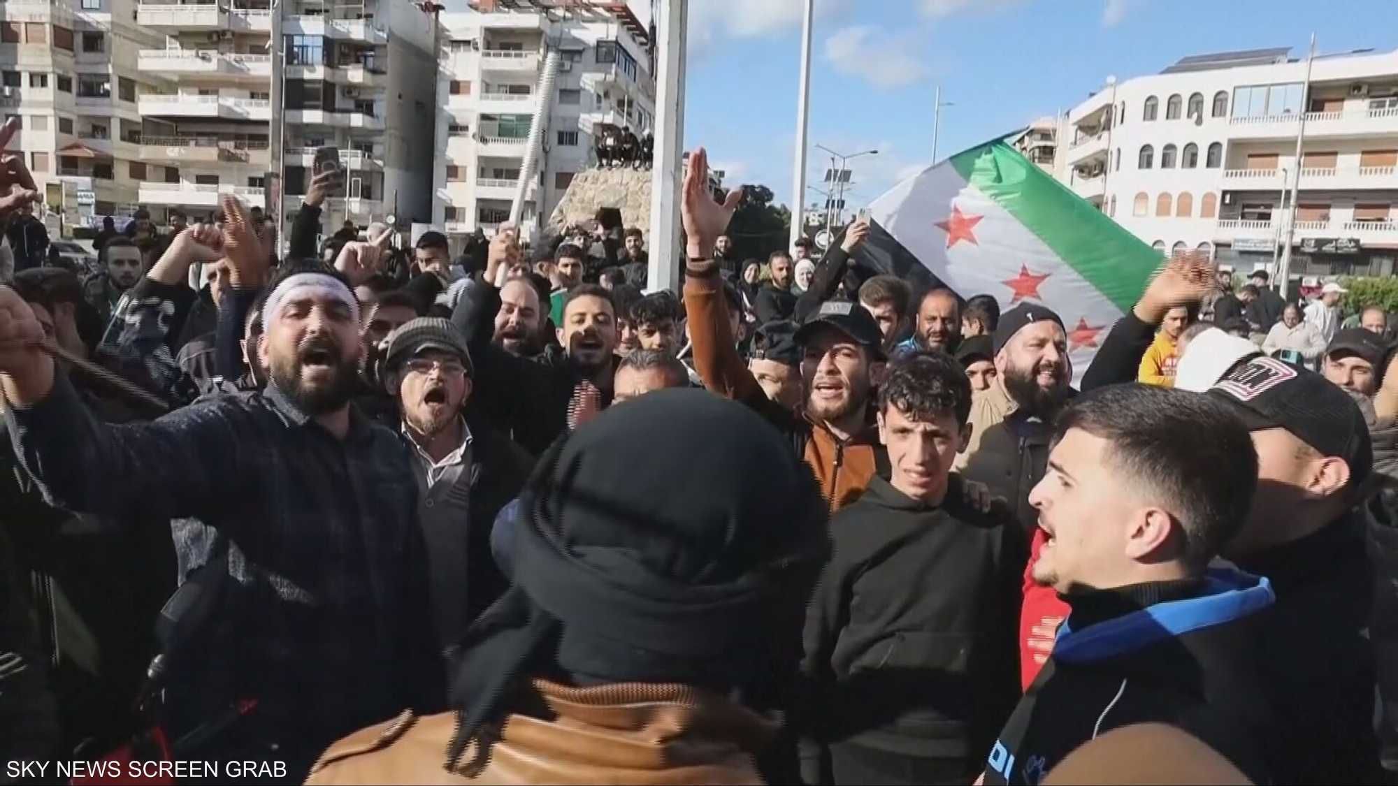 مظاهرات الساحل.. تحديات الحكومة السورية لحماية السلم الأهلي