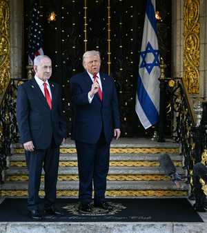 ترامب خلال لقائه مع نتنياهو في فلوريدا