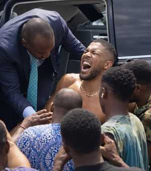 جوشوا تعرض لإصابات طفيفة