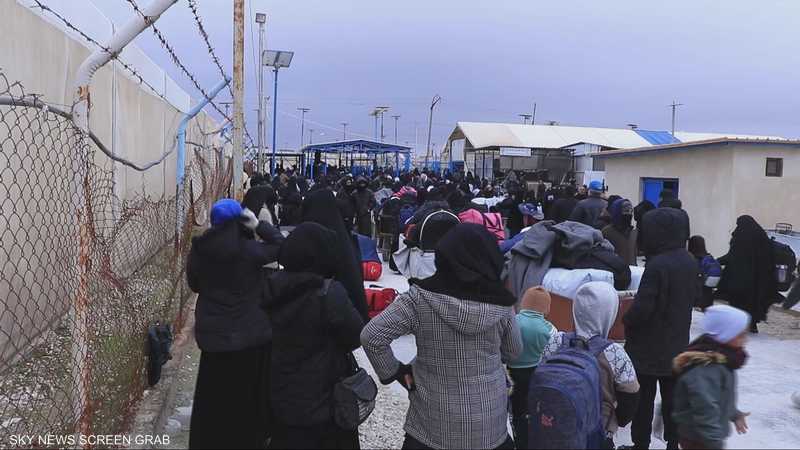 نحو 840 شخصا يغادرون مخيم الهول إلى العراق