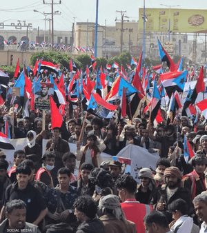 توافد عدد كبير من أبناء محافظة شبوة اليمنية إلى ساحة عتق