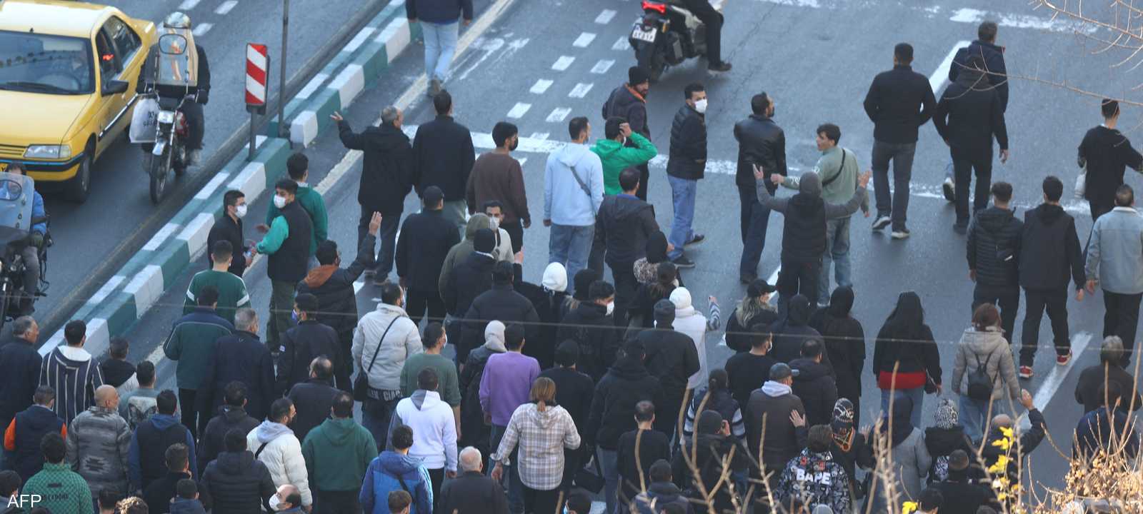 تظاهر أصحاب المحلات والتجار في شوارع طهران