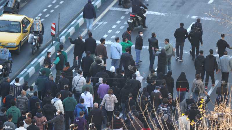 تظاهر أصحاب المحلات والتجار في شوارع طهران