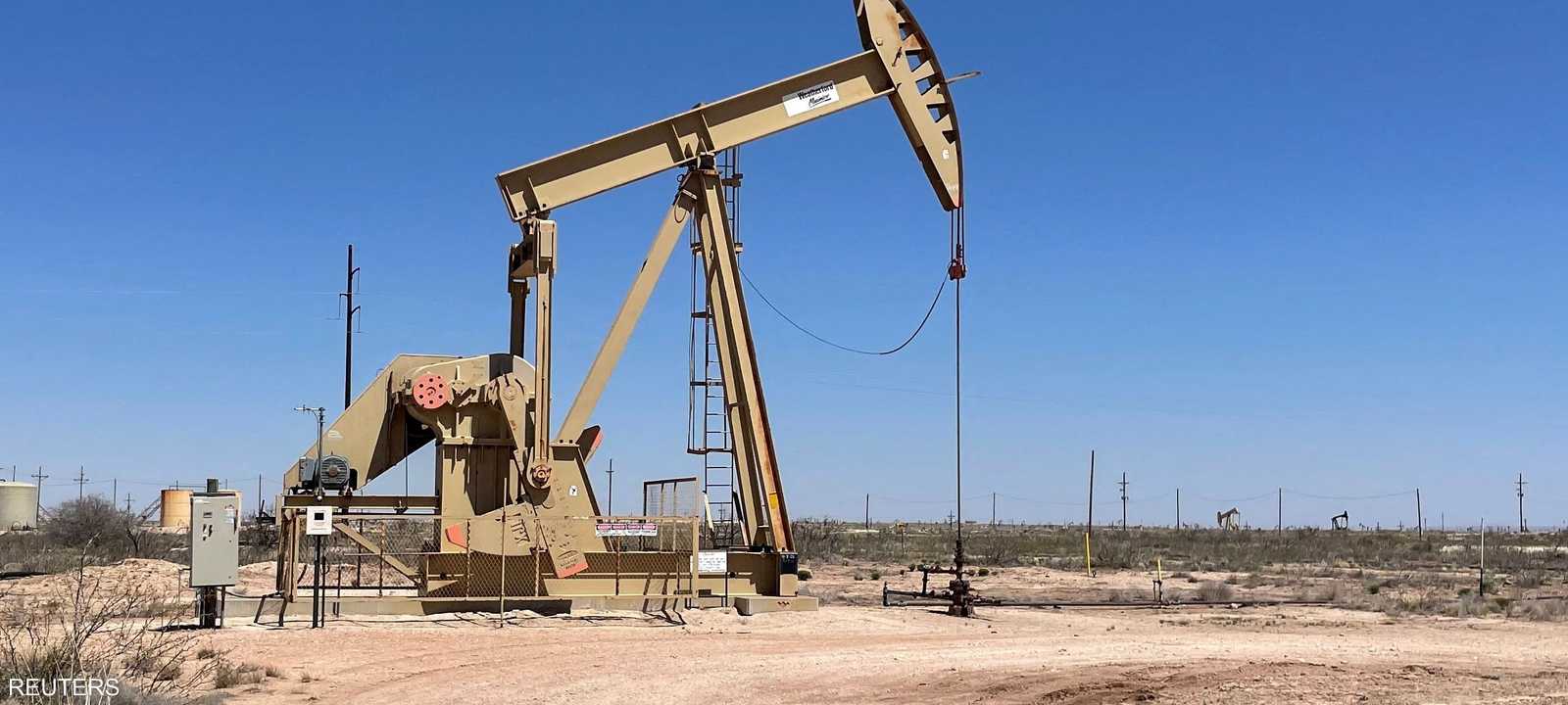 النفط يسجل أكبر انخفاض سنوي منذ عام 2020