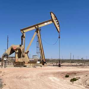 النفط يسجل أكبر انخفاض سنوي منذ عام 2020
