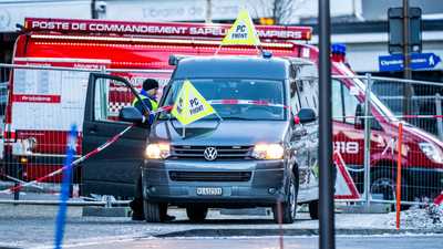 سيارة إسعاف في موقع الحادث