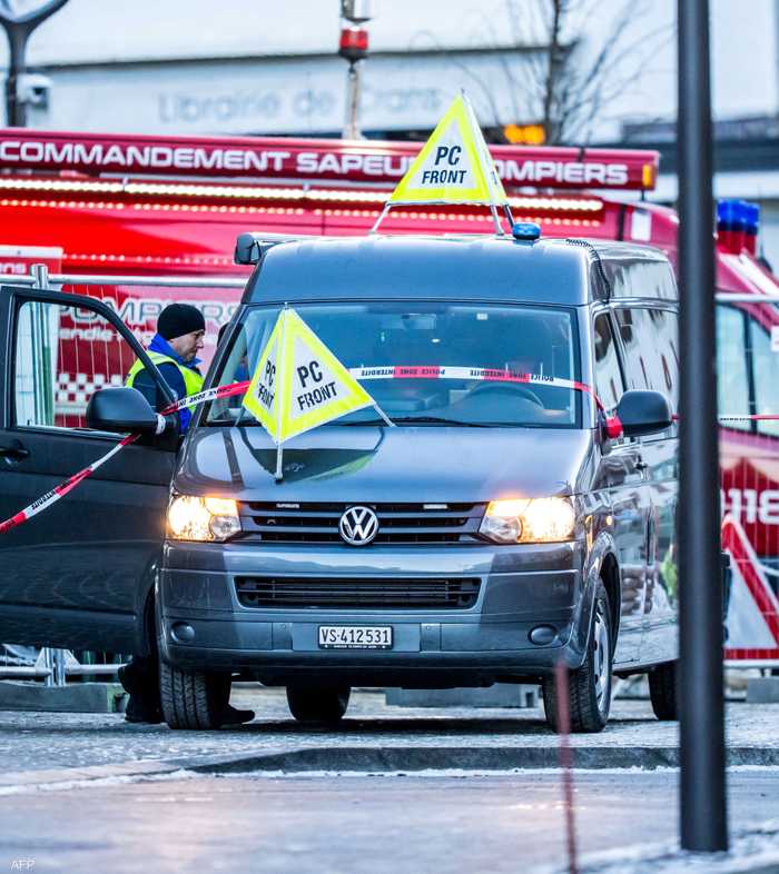 سيارة إسعاف في موقع الحادث