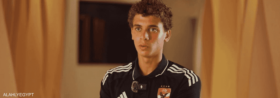 لاعب الأهلي المصري حمزة عبد الكريم