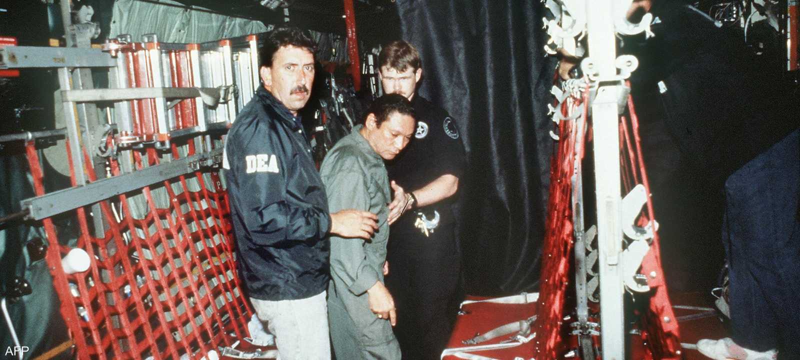 نورييغا اعتقل ونقل إلى الولايات المتحدة حيث توفي هناك