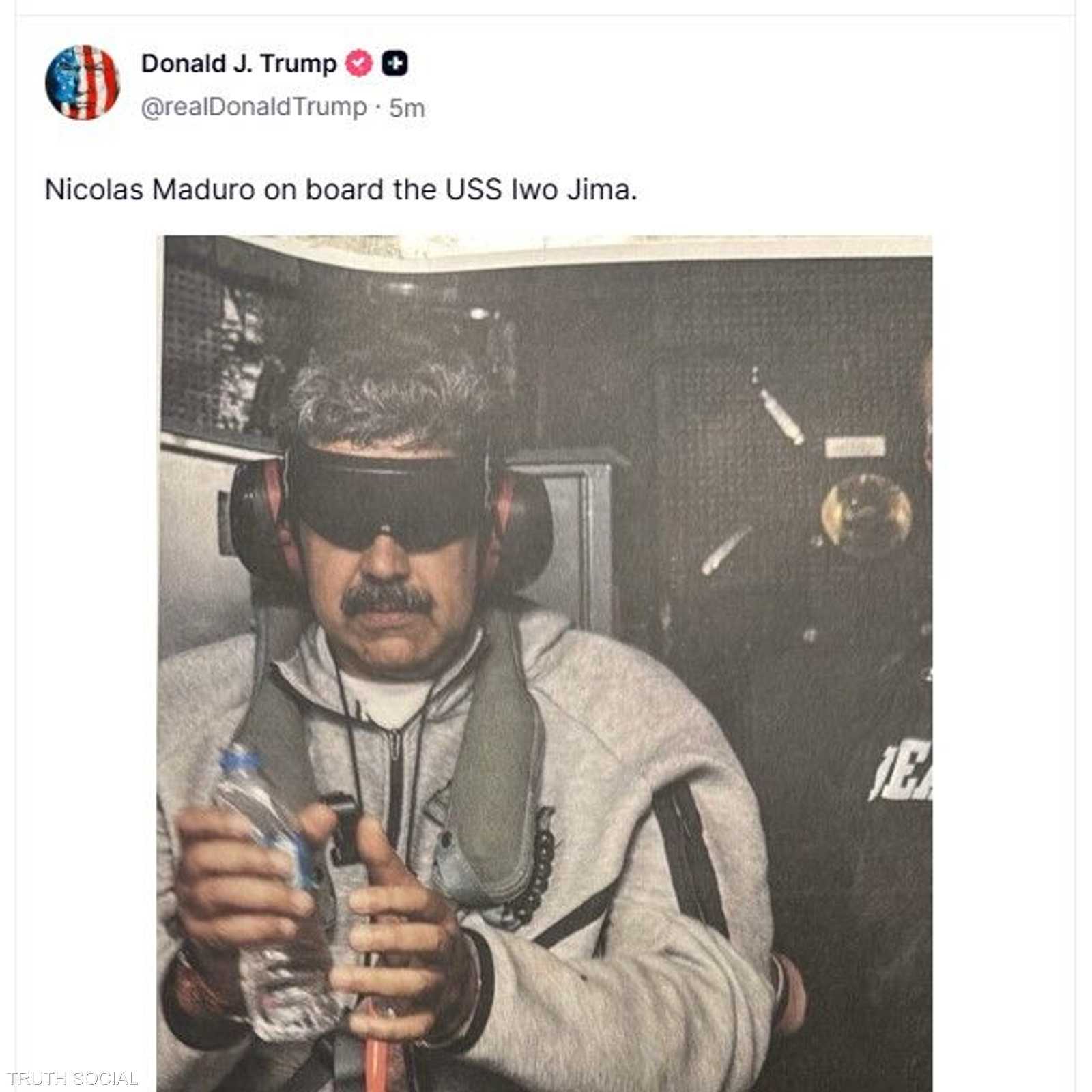 صورة مادورو على متن السفينة التي نقل إليها