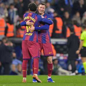 ليفاندوفسكي يحتفل بهدفه في مرمى إسبانيول