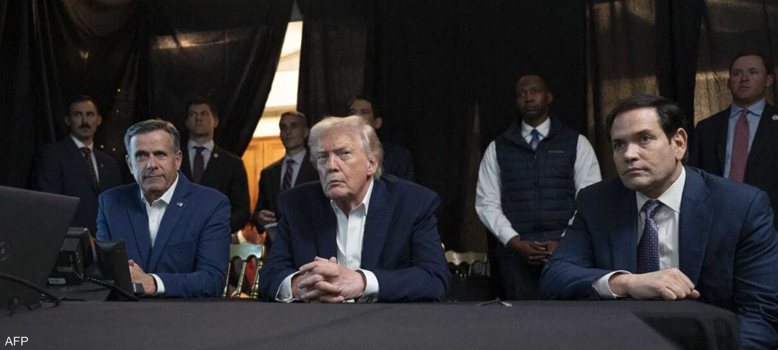 ترامب خلال متابعته لعملية فنزويلا العسكرية