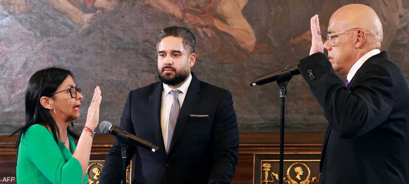 ديلسي رودريغيز تؤدي اليمين كرئيسة مؤقتة للبلاد