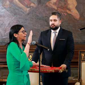 ديلسي رودريغيز تؤدي اليمين كرئيسة مؤقتة للبلاد