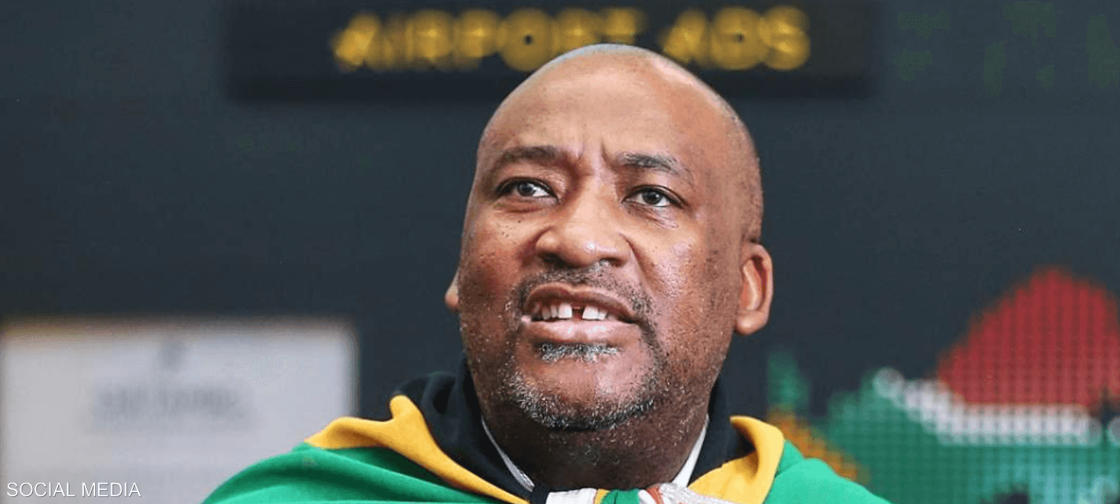 وزير الرياضة الجنوب أفريقي غايتون ماكنزي